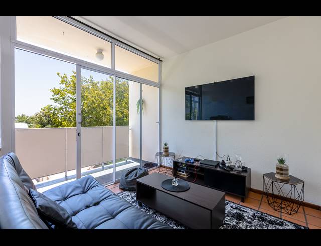 1 BEDROOM APARTMENT FOR SALE IN KENILWORTH